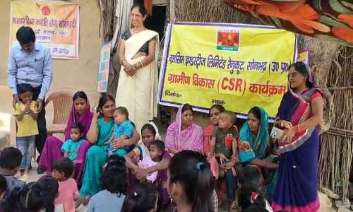 ग्रासिम द्वारा किया गया शिक्षण सामग्रियों का वितरण