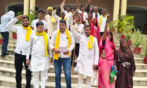 जनजातियों के जमीन पर वन विभाग के जोत कोड पर किया प्रदर्शन