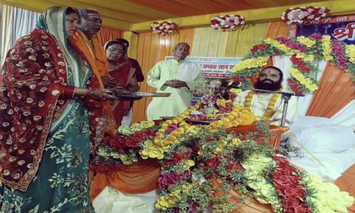 भगवान शिव एवं पार्बती जी की सुंदर झांकी हुई  प्रस्तुत भक्तों ने लगाए जेकर