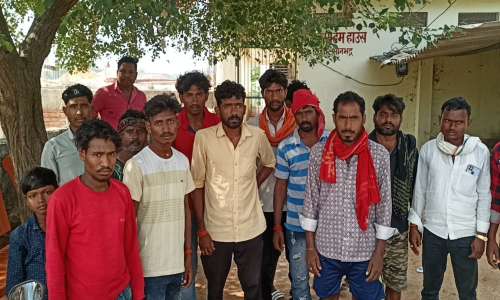 सड़क किनारे रखे ईंट के ढेर में टकराई पल्सर, युवक की मौत