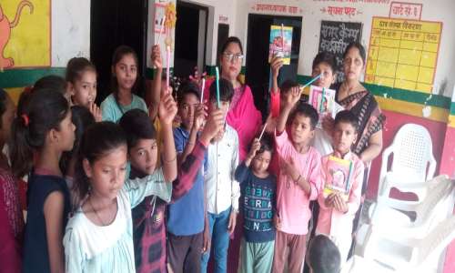 समर कैंप में बच्चों को किया गया पुरस्कृत