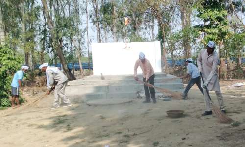आप ने बुद्ध पूर्णिमा पूर्व संध्या पर  पार्क में चलाया सफाई अभियान