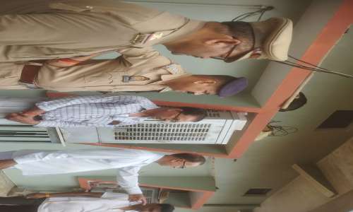 चोरों की तलाश में पुलिस जुटी हुई लाखों की चोरी